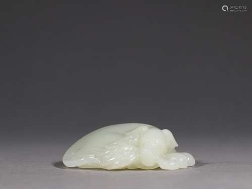 Hetian jade dog to pieces.Specification: 6 cm high 1.82 cm l...