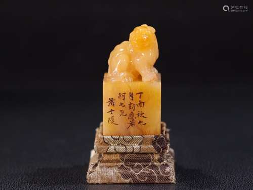 Shou field-yellow stone benevolent button seal.Specification...