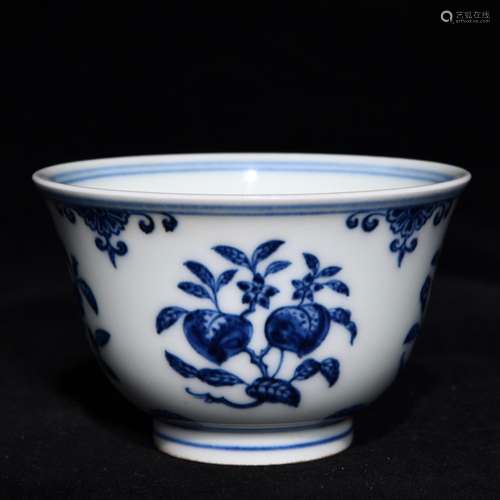 Blue and white flower grain cup, 5.2 cm high 8.3 cm in diame...