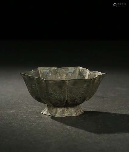 "Kwai with silver bowl"Size: diagonal diameter of ...
