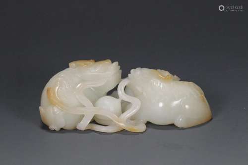 : hetian jade lion play ball furnishing articlesSize: 10 cm ...