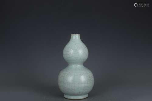 South kiln powder blue glaze gourd bottle size: 24 cm diamet...