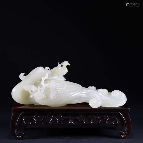 And hetian Bai Yufeng bird water jar6.4 cm high. 17 cm long....