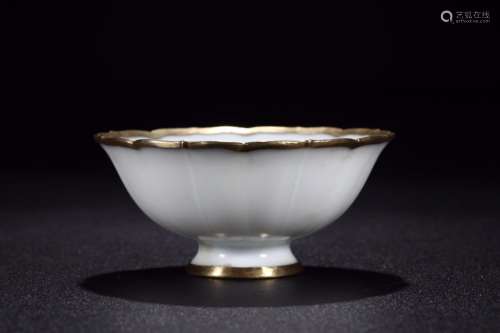Mouth: white glaze BaoJinHua bowl8.3 m high and 4 cm in diam...