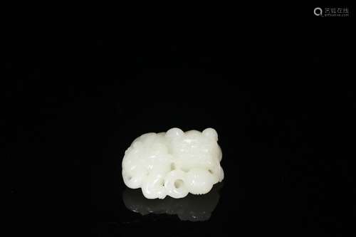 Night of hetian jade "play ball" lion carved piece...