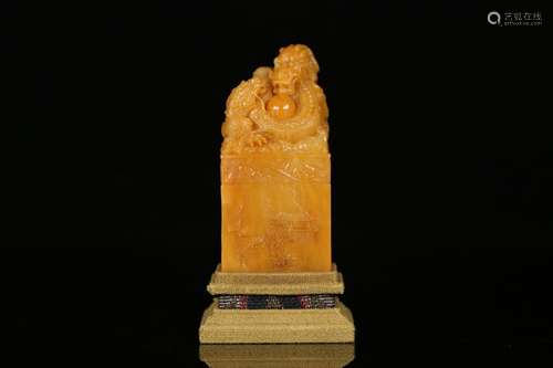 Field-yellow stone seal "dragon playing pearl", ta...