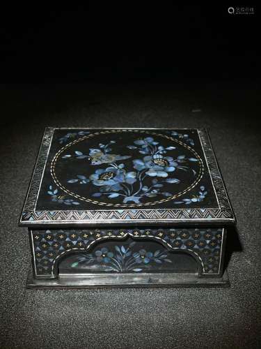Lacquer mother-of-pearl lace jewelry boxSize: 11.5 cm long 1...