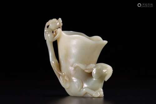 Hetian jade triumphant dragon cupSpecification: high 11.4 cm...