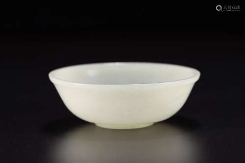 Hetian jade small bowlHigh 2.3 cm, 7.6 cm wide. Weighs 48.8 ...