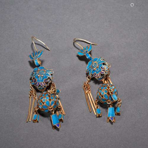 Silver and gold point cui eardrop of decorative pattern.Spec...