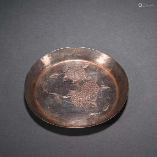 Old silver flower pattern plate.Specification: diameter 10.3...