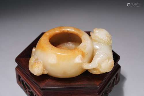 : hetian jade is the lion lion less water jarLength: 11.2 cm...