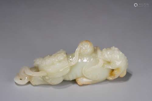 : hetian jade lion play ball carvingsLength: 11.5 cm. Width:...