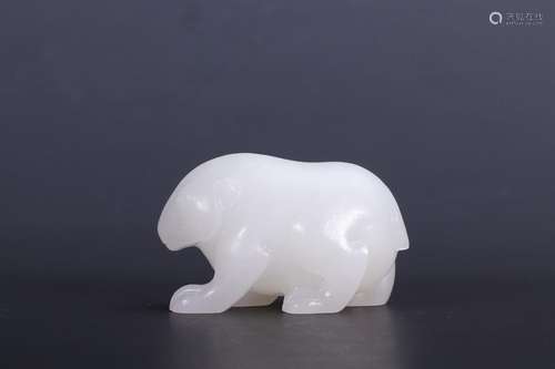 Bear: hetian jade piecesLong and 5.1 cm wide and 2.4 cm high...