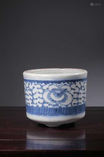 Blue and white flower WenXiangLu branchSize: 10.3 cm high, 1...