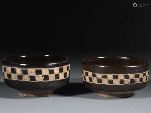 A pair of magnetic state kiln cupSize 5 x8cm