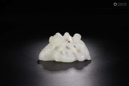 : hetian jade less a surnameSize: 10 high 5.1 cm wide by 4.0...