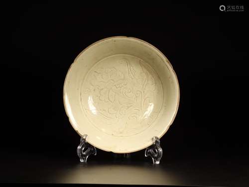 set porcelain carved plateSize: 5.5 cm high 20.9 cm in diame...