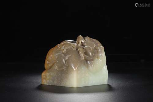 : hetian jade dragon grainSize: 8.1 cm wide and 7.8 x 8 cm w...