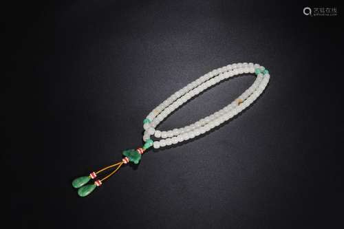 : hetian jade beadsSize: bead diameter 0.8 cm weighs 98.9 g....