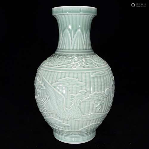 Green glaze longfeng grain bottle, 31.5 x 20,