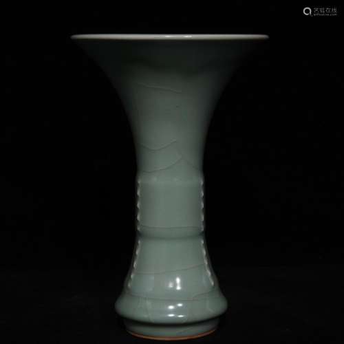 Longquan celadon flower vase with 22 x14. 5