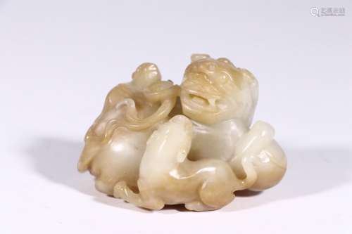 : hetian jade lion play the ballSize: 8.5 cm wide and 6.6 cm...