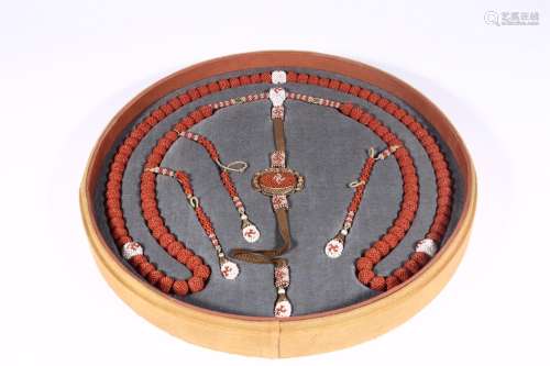 Wanted: courtly coral beads 108 seed court beadsSize: 1.4 cm...