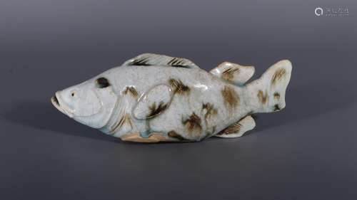 Fish: left kiln furnishing articles4 cm long 20 cm wide, 7.8...