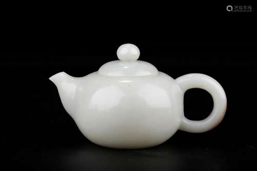 Hetian jade teapotSize: 8 15 cm wide high weight: 322 gElabo...