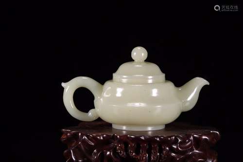 Hetian jade teapot14.6 cm long. The inside diameter of 4.3 c...