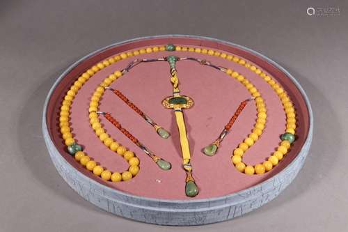 : beeswax court beadsSize: bead diameter 1.3 cm weighs 256.3...