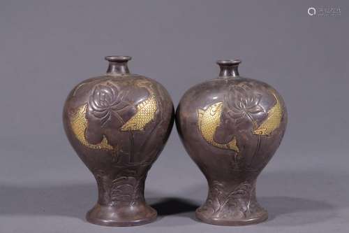 : gold, silver mei bottles of a pairSize: 11 cm high 7.5 cm ...