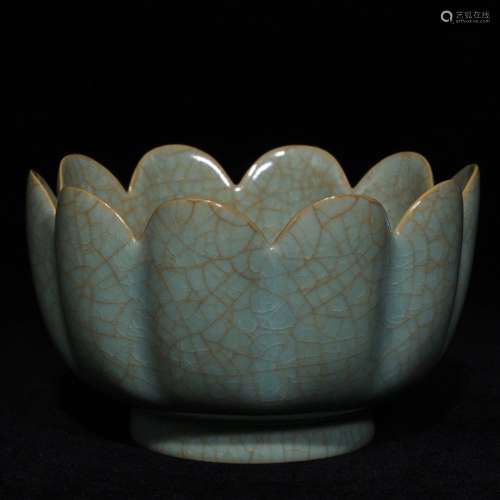 Your kiln ice crack lotus bowlSize 7.5 x12