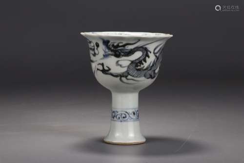 Blue and white dragon: footed cupDiameter of 8.1 cm, 9.6 cm ...