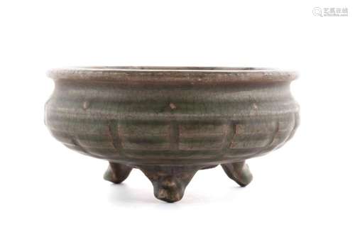 GUAN WARE CELADON TRIPOD VESSEL