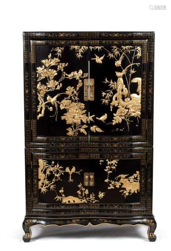 JAPANESE GILT AND LACQUERED CABINET