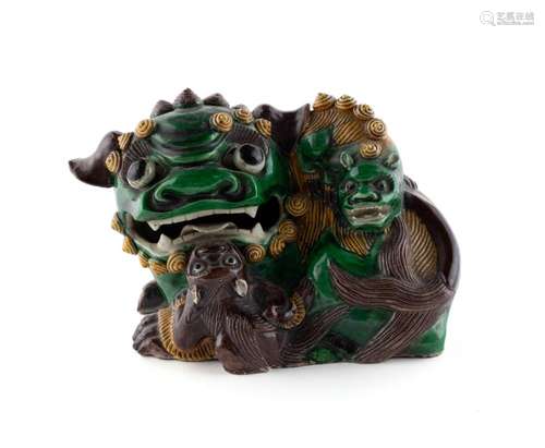 SANCAI GLAZE CERAMIC FOO DOG WITH PUPS