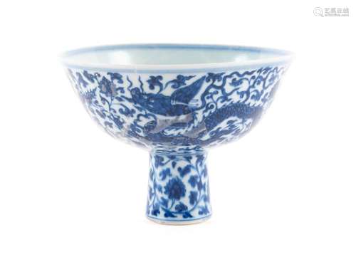 BLUE AND WHITE DRAGON STEM CUP