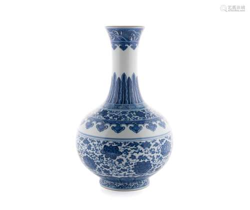 DAOGUANG BLUE AND WHITE BOTTLE VASE