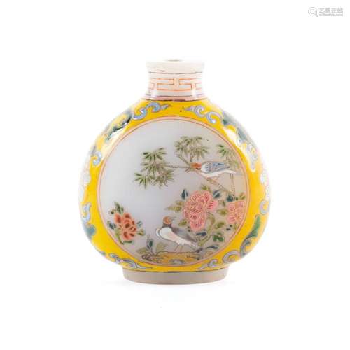 ENAMELED GLASS SNUFF BOTTLE