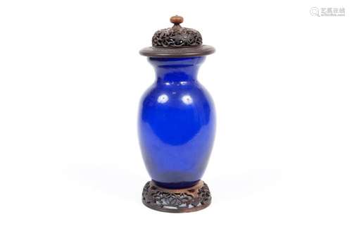 CHINESE LIDDED GLASS VASE