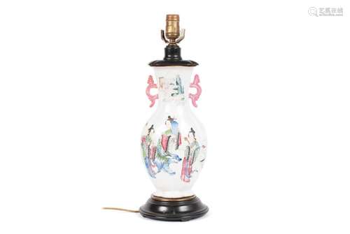 FAMILLE ROSE TABLE LAMP