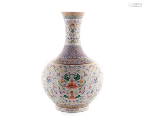 LARGE FAMILLE ROSE VASE WITH FLORAL DECORATION