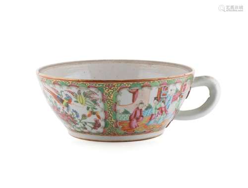 CHINESE EXPORT ROSE MEDALLION CHAMBER POT