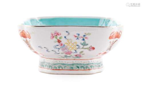 TONGZHI FAMILLE ROSE FOOTED BOWL