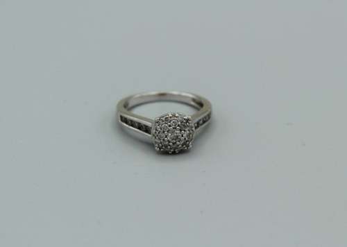 An 18ct white gold diamond cluster ring with total diamond w...