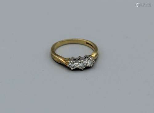 An 18ct threestone diamond ring, 3.8gm approx