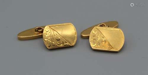 A pair of yellow metal chain link cufflinks, engraved with f...