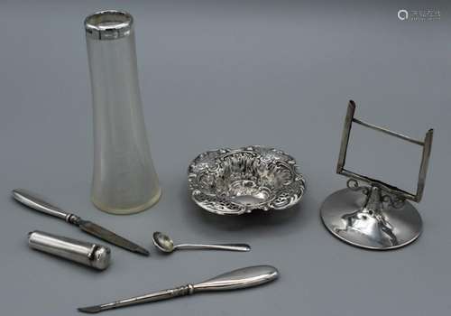 A selection of sterling silver, comprising a pierced work pi...